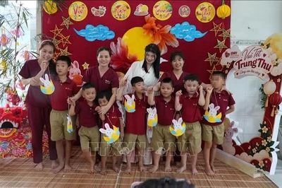 Chung tay mang mùa trăng yêu thương đến trẻ em đặc biệt