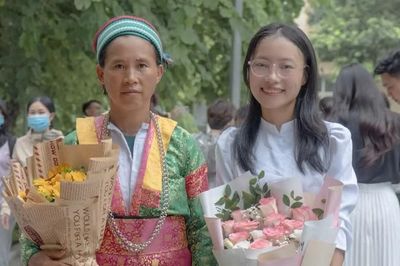 Mẹ đi viện không biết tiếng phổ thông, cô gái Mông quyết tâm làm bác sĩ