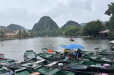 Mưa lũ ảnh hưởng hoạt động du lịch, Ninh Bình tạm dừng một số điểm tham quan