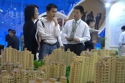 Kinh tế Trung Quốc 8 tháng đầu năm: Giá nhà tiếp tục giảm, sức cầu nội địa vẫn èo uột