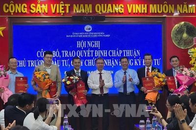 Khánh Hòa trao quyết định cho 5 dự án, vốn gần 10.818 tỷ đồng
