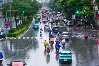 Hà Nội cảnh báo mưa dông, lốc sét tại loạt phường, xã trong 3 giờ tới