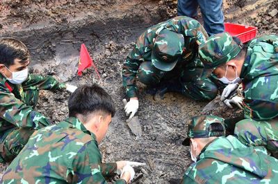 Quy tập thêm 14 bộ hài cốt liệt sĩ ở Công viên Lê Thị Riêng