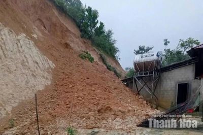 Xã Yên Thắng sơ tán 7 hộ/22 nhân khẩu do sạt núi
