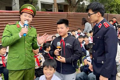 Đại úy Lăng Văn Hải - tấm gương dũng cảm cứu cháu bé giữa dòng nước lũ