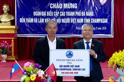 Lãnh đạo thành phố Đà Nẵng thăm cộng đồng người Việt tại tỉnh Champasak (Lào)
