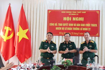 Đại tá Mai Thế Cường giữ chức Lữ đoàn trưởng Lữ đoàn 22 - Binh chủng Tăng thiết giáp