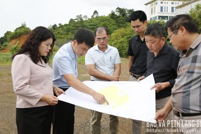 Thường trực Đảng uỷ phường Kỳ Lừa kiểm tra một số dự án trên địa bàn