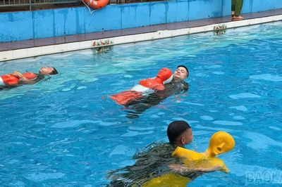 Công an tỉnh Lào Cai khai mạc lớp tập huấn bơi tự do và bơi cứu hộ, cứu nạn năm 2026