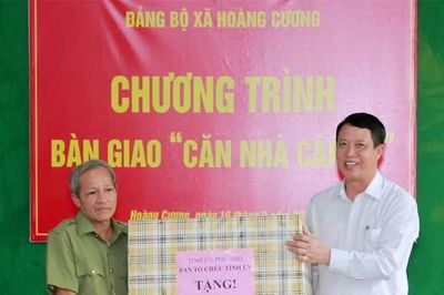 Bàn giao “Căn nhà cấp ủy” cho đảng viên Nguyễn Trọng Tài