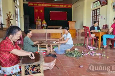 Kéo tơ từ sen