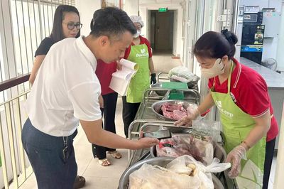 Cách nào giám sát bữa ăn học đường?
