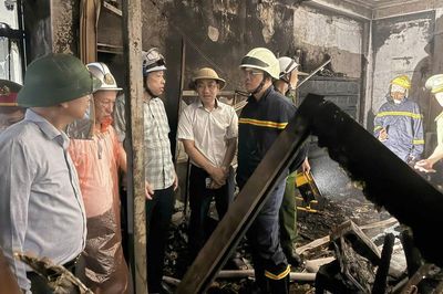 Hà Nội: Xác định danh tính hai cặp vợ chồng cùng một cháu bé tử vong vụ cháy ở Văn Cao