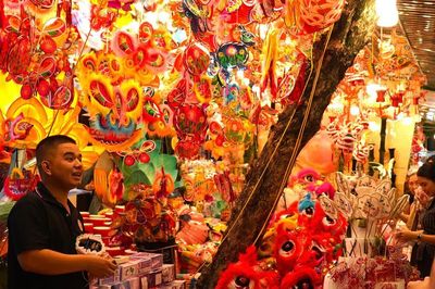 Phố Hàng Mã rực rỡ sắc màu trước thềm Trung thu