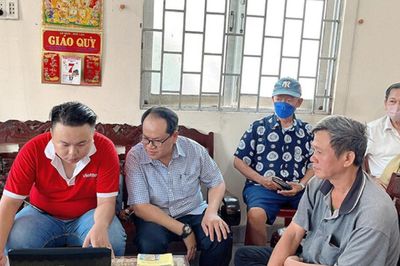 Đồng Tháp: Đẩy mạnh chi trả trợ cấp xã hội không dùng tiền mặt