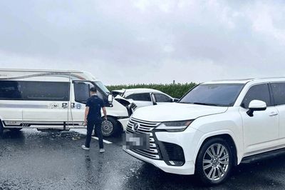 Vụ xe Lexus dừng trên cao tốc gây tai nạn: Chuyển hồ sơ cho công an thụ lý