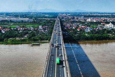 Xe vệ sinh môi trường được qua cầu Thăng Long ngoài giờ cao điểm
