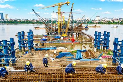 Tăng tốc thi công trên công trường dự án cầu Trần Hưng Đạo