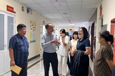 Lãnh đạo phường Tây Hồ thăm hỏi gia đình các nạn nhân vụ cháy tại ngõ 2B Văn Cao