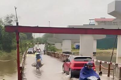 Tạm dừng lưu thông qua cầu 72 do nước sông Đáy dâng cao