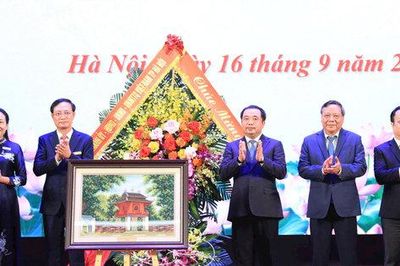Bí thư Thành ủy Trần Đức Thắng dự khai giảng năm học 2026-2027 tại Trường Đào tạo cán bộ Lê Hồng Phong