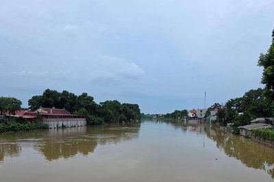 Hà Nội còn mưa, lũ nhiều sông tiếp tục lên