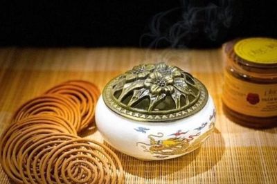 Có nên cắm cây thắp hương vòng vào bát hương gia tiên? Cách thắp hương vòng và những lưu ý quan trọng