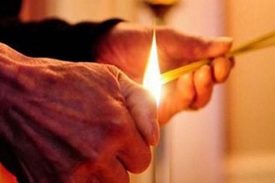 Cách thay đồ bàn thờ rước lộc bình an, số ngày thắp hương và trang thiết bị bàn thờ Phật
