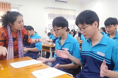 TP.HCM: Đờn ca tài tử được trường THPT đưa vào chương trình học chính khóa