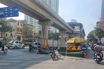 Rào chắn đường Nguyễn Trãi để thi công vành đai 2,5