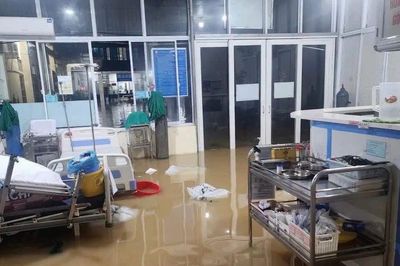 Ba căn nhà bị sập, 2.291 căn bị chia cắt do lũ