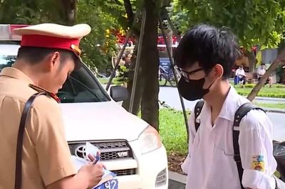 CSGT xử lý hàng nghìn trường hợp học sinh vi phạm giao thông