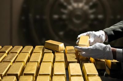 Vàng bật tăng, dự báo lấy lại mốc 5.000 USD/ounce