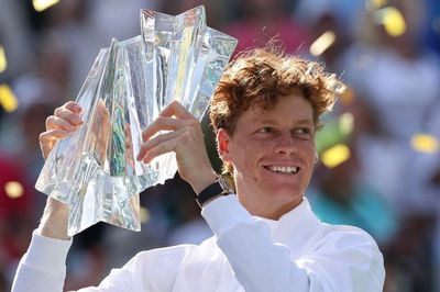 Cách tay vợt tennis số 1 thế giới cai điện thoại