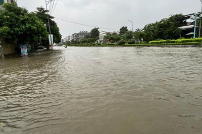 Thanh Hóa: Nhiều tuyến phố, khu dân cư ngập sâu do mưa lớn