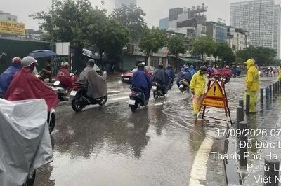 Hà Nội vận hành toàn bộ hệ thống chống úng ngập để tiêu thoát nước sau 3 ngày mưa tầm tã