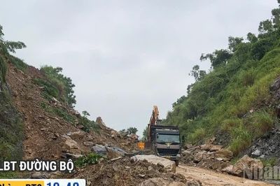 Còn nhiều điểm ngập, sạt lở gây tắc đường tại Thanh Hóa, Nghệ An