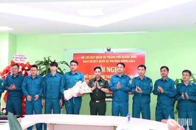 Quảng Ninh: Ban CHQS phường Móng Cái 3 thành lập Tiểu đội tự vệ Công ty TNHH Khoa học kỹ thuật Ngân Long