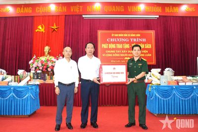 Báo Quân đội nhân dân trao 600 cuốn sách tặng Thư viện cộng đồng xã Bằng Luân (tỉnh Phú Thọ)
