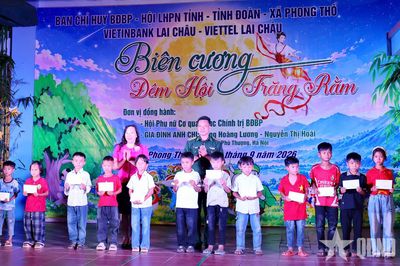 Rộn rã đêm hội trăng rằm nơi biên cương Phong Thổ (Lai Châu)