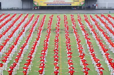 Hơn 2.000 người cao tuổi ở Hà Nội đồng diễn dân vũ