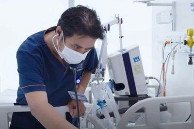 Đột ngột yếu chân khi ngủ, cấp cứu nhồi máu não 'thời gian vàng'