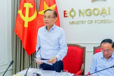 Ủy viên Bộ Chính trị, Bộ trưởng Ngoại giao Lê Hoài Trung làm việc với Ban Thường vụ Tỉnh ủy Gia Lai
