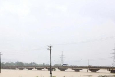 Bộ Xây dựng: Kiên quyết không cho người và phương tiện đi qua một số tuyến sông