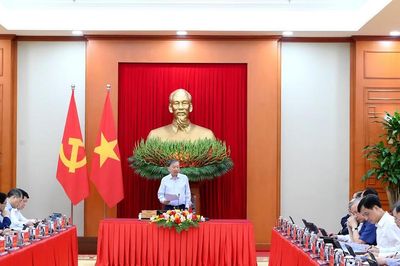 Tổng kết lịch sử để chuẩn bị luận cứ cho đường lối phát triển đất nước