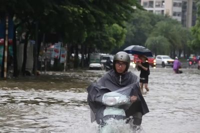 Hà Nội còn mưa lớn đến bao giờ?