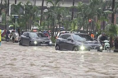 Lưu ý an toàn khi lái xe ô tô qua vùng ngập