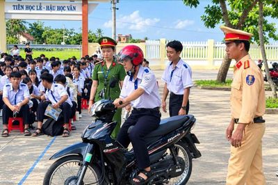 Đắk Lắk trang bị kỹ năng lái xe an toàn cho học sinh