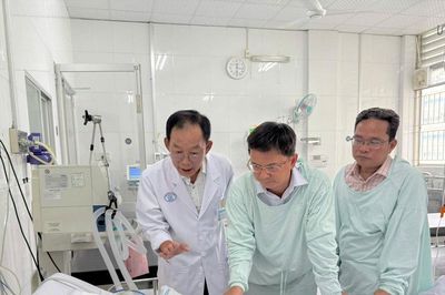 Lãnh đạo TP.HCM thăm hỏi, động viên nạn nhân vụ cháy