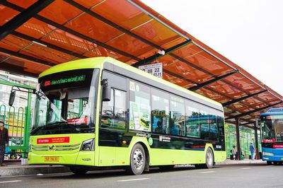 Bến xe buýt tại TPHCM 'lột xác', hành khách phấn khởi với loạt tiện ích mới